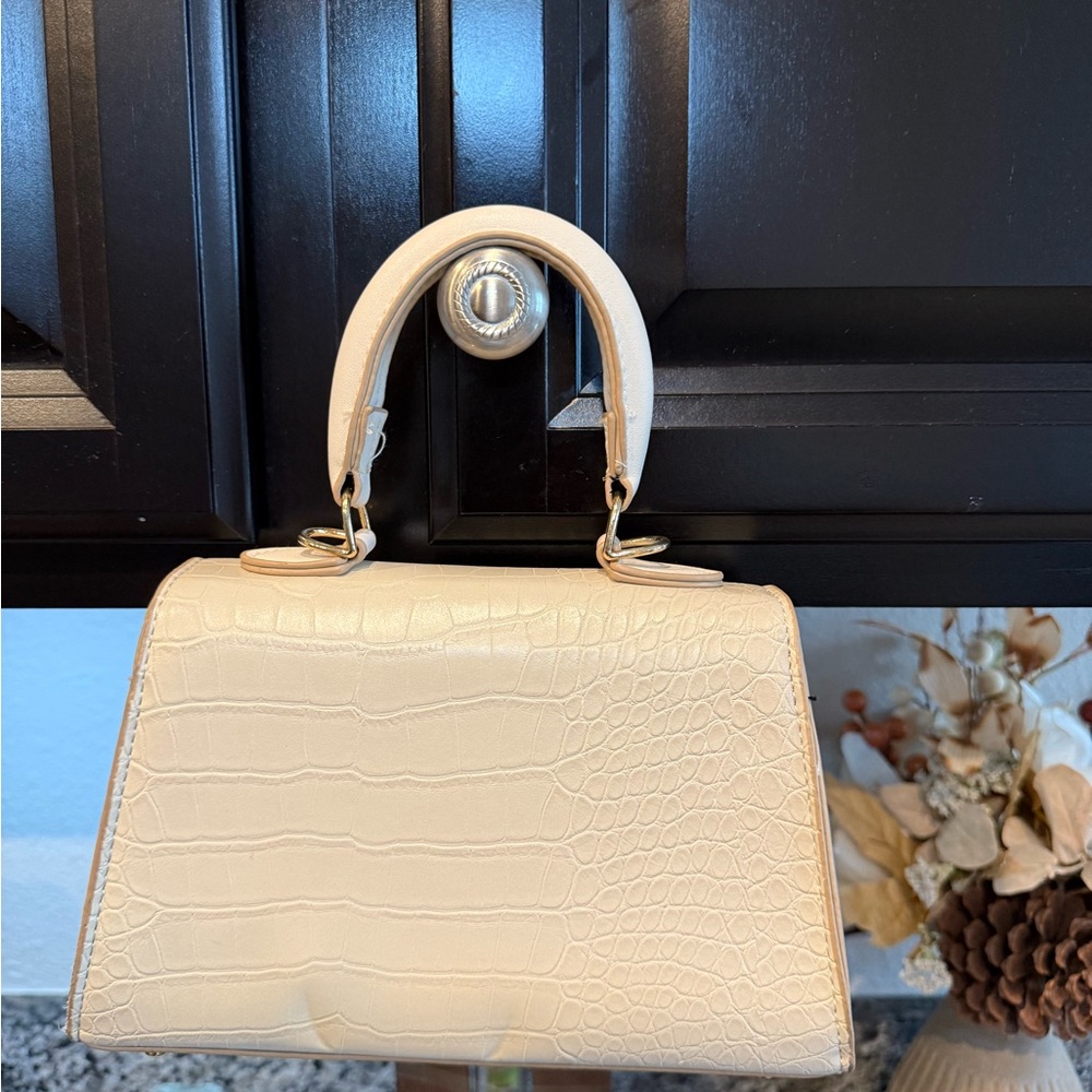 Cream Handbag - Picture 2 of 3